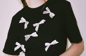 [🆕🇻🇳] Khang VNXK 👕 Top1Fashion 👗  Áo thun  R o n r o n  xuất Hàn xinh quá xinh  Chất thun cotton đanh đẹp, form áo suông rộng đơn giản, 2 màu trắng/đen dễ mặc, đính nơ nổi cực kì yêu Free s , shares-0✔️ , likes-15❤️️ , date-2024-05-11 14:20:26🇻🇳🇻🇳🇻🇳📰🆕