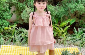 [🆕🇻🇳] KAKUMMI là thương hiệu VN hàng đầu thiết kế & sản xuất áo thời trang cho bé 😎❤️️⭐️ Điệu đà, dễ thương cho nàng thơ nhí diện hèThiết kế 2 lớp với chất liệu tơ nhẹ nhàng kèm lớp lót lụa mềm mại, bé có thể dễ dàng cảm nhận được sự thoải m , shares-0✔️ , likes-9❤️️ , date-2024-05-26 14:00:19🇻🇳🇻🇳🇻🇳📰🆕