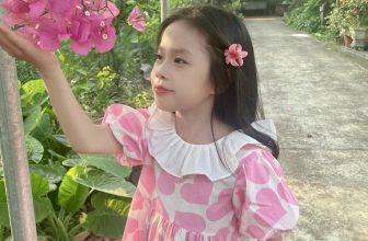 [🆕🇻🇳] Alber Kids – Fashion Kids – Thời Trang trẻ em 🧑‍🧒❤️️👶⭐️  Thêm một chiếc feedback xinh ngoan yêu quá trời
Với họa tiết tim hồng xinh xắn trên nền trắng tinh khôi, mẫu váy này không chỉ làm cho bé trở nên rạng n , shares-0✔️ , likes-3❤️️ , date-2024-05-09 01:00:09🇻🇳🇻🇳🇻🇳📰🆕