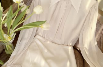 [🆕🇻🇳] LAGOM – A local brand in Viet Nam! We create styles for beautiful queens 👕 Top1Fashion 👗  𝐃𝐫𝐞𝐚𝐦𝐲 𝐯𝐢𝐛𝐞𝐬 𝐨𝐧𝐥𝐲…
Nhẹ nhàng và thanh khiết như ánh nắng ban mai, 𝑬𝒍𝒍𝒆𝒏 𝑻𝒐𝒑 là lựa chọn hoàn hảo để nàng thể hiện vẻ đẹp nữ tính.
Mỗi khoảnh khắc của nàn , shares-10✔️ , likes-36❤️️ , date-2024-05-07 02:34:48🇻🇳🇻🇳🇻🇳📰🆕