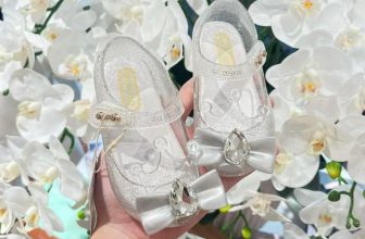 [🆕🇻🇳] Tokidoki – Thiên đường mua sắm cho mẹ và bé! 😎❤️️⭐️ Diện cặp với con nè các mẹ ơi, giày có full size mẹ và bé luôn nha  Giầy búp bê Mini DD nay hãng cải tiến lên ảnh và mẫu trông sang vchhh luôn mấy chị ơiii , shares-1✔️ , likes-22❤️️ , date-2024-06-04 15:57:44🇻🇳🇻🇳🇻🇳📰🆕