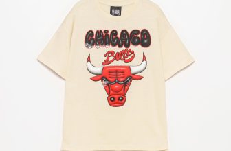 [🆕🇻🇳]  𝐀𝐥𝐯𝐢𝐧 & 𝐁𝐫𝐨𝐭𝐡𝐞𝐫 – 𝘒𝘪𝘥𝘴 𝘈𝘶𝘵𝘩𝘦𝘯𝘵𝘪𝘤 – Quần áo trẻ em nhập khẩu từ Mỹ 😎❤️️⭐️ 𝑹𝒖𝒃𝒃𝒆𝒓𝒊𝒔𝒆𝒅 𝑪𝒉𝒊𝒄𝒂𝒈𝒐 𝑩𝒖𝒍𝒍𝒔 𝑵𝑩𝑨 𝑻-𝒔𝒉𝒊𝒓𝒕
𝐏𝐥𝐮𝐬𝐡 𝐂𝐡𝐢𝐜𝐚𝐠𝐨 𝐁𝐮𝐥𝐥𝐬 𝐍𝐁𝐀 𝐁𝐞𝐫𝐦𝐮𝐝𝐚 𝐬𝐡𝐨𝐫𝐭𝐬 𝐰𝐢𝐭𝐡 𝐚 𝐫𝐮𝐛𝐛𝐞𝐫𝐢𝐬𝐞𝐝 𝐝𝐞𝐬𝐢𝐠𝐧Bộ đồ gồm áo phông ngắn tay có cổ tròn và in hình Chi , shares-0✔️ , likes-0❤️️ , date-2024-06-08 13:00:13🇻🇳🇻🇳🇻🇳📰🆕