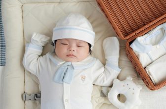 [🆕🇻🇳]  BeBé Kidz – Đồ sơ sinh chính hãng – �Đại lý phân phối Chaang, Punchun, Bu Baby, Hrnee, UalaRogo, La Pomme, Bons99,… 🧑‍🧒❤️️👶⭐️ Set quà tặng sơ sinh Nous cho bé trai
Chất mềm, vải có các lỗ thoáng bề mặt giúp cơ thể được điều hoà nhiệt độ
Hộp xịn xò
Size 0-3m
, shares-1✔️ , likes-1❤️️ , date-2024-05-26 18:30:12🇻🇳🇻🇳🇻🇳📰🆕