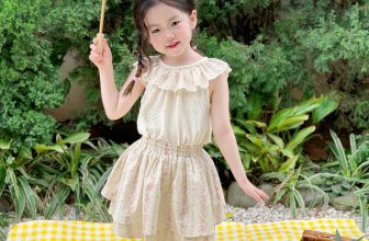 [🆕🇻🇳] KAKUMMI là thương hiệu VN hàng đầu thiết kế & sản xuất áo thời trang cho bé 😎❤️️⭐️  Thả dáng xinh cùng set bộ điệu đàNổi bật với gam màu be nhẹ nhàng, sự kết hợp giữa áo cổ ren mix cùng chân váy xòe tầng bồng bềnh mang đến một outfit đ , shares-0✔️ , likes-2❤️️ , date-2024-05-27 14:00:14🇻🇳🇻🇳🇻🇳📰🆕