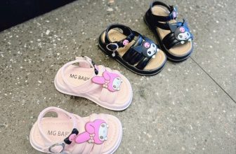 [🆕🇻🇳]  Piza Mama & Kid 🧑‍🧒❤️️👶⭐️  Muốn cho thiên hạ trầm trồ
Tại sao không thử mua đồ shop emMẫu sandal xinh xinh cho bé iu đã về. Mềm êm lắm các mẹ ơi.
Mẫu này đi học hay đi chơi đ , shares-0✔️ , likes-7❤️️ , date-2024-05-21 18:06:12🇻🇳🇻🇳🇻🇳📰🆕