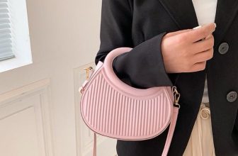 [🆕🇻🇳] Vyan – Mom & Baby Care 😎❤️️⭐️ TÚI ĐEO CHÉO NỮ  Chiếc túi đốn tim ce bấy lâu nayy đâyy .
GOm saleee nên oder lẹ các c ơi, kiểu dáng cực mới ạ.
Chất liệu pu siêu đẹp #125k 5 màu: đen  , shares-0✔️ , likes-0❤️️ , date-2024-05-22 03:55:13🇻🇳🇻🇳🇻🇳📰🆕