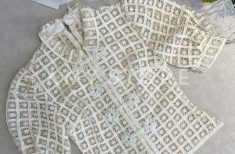 [🆕🇻🇳] Amy Store – nhãn hiệu thời trang thiết kế cao cấp, trẻ trung, hiện đại, nữ tính và thanh lịch 👕 Top1Fashion 👗  Thiết kế áo sơ mi tay bồng nhẹ cùng lá cổ tròn mang tới cho nàng một item vô cùng basic nhưng nổi bật với chất liệu và phụ kiện đính kèm cầu kì lạ mắt
Nếu , shares-0✔️ , likes-86❤️️ , date-2024-05-31 17:01:00🇻🇳🇻🇳🇻🇳📰🆕