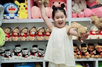[🆕🇻🇳]  Kids Homewear –  Áo Lá Homewear – Thời trang mặc nhà cho bé 🧑‍🧒❤️️👶⭐️ – Bộ bé gái với thiết kế dạng yếm siêu cưng, dây cột điều chỉnh, quần bí phồng có lớp lót.
Chất liệu xô muslin cực kỳ thấm hút mồ hôi. Chất xô siêu nhẹ t , shares-0✔️ , likes-0❤️️ , date-2024-05-22 14:00:08🇻🇳🇻🇳🇻🇳📰🆕