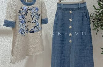 [🆕🇻🇳] Amy Store – nhãn hiệu thời trang thiết kế cao cấp, trẻ trung, hiện đại, nữ tính và thanh lịch 👕 Top1Fashion 👗  Tone màu Classic Blue nổi bật với vẻ thanh lịch và tươi mới, đây là một sự lựa chọn hoàn hảo để tạo nên những bộ trang phục cuốn hút và thời thượng. Sự kết , shares-3✔️ , likes-80❤️️ , date-2024-06-03 17:00:08🇻🇳🇻🇳🇻🇳📰🆕