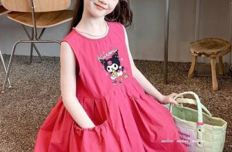 [🆕🇻🇳]  Tiệm cô Kul by Dinh Thuong luôn mang tới những sản phẩm chất lượng, đẹp mắt, theo trend 🧑‍🧒❤️️👶⭐️ Một chiếc Kuromi quá xinh chào hè. Style em này chuẩn “summer holiday” luôn ạ! Dáng baby doll kèm túi hông siêu thoải mái. Chất thô cotton mềm mát mà ko nh , shares-0✔️ , likes-2❤️️ , date-2024-06-05 12:19:03🇻🇳🇻🇳🇻🇳📰🆕