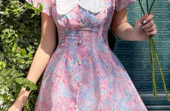 [🆕🇻🇳] Lep’ – Chuyên Váy – Thanh lịch mà vẫn sexy 👕 Top1Fashion 👗   Em, thật ngọt ngào với những cánh hoa tím hồng đan cài lên nhau.
Em, được cắt may đầy tỉ mỉ, khéo léo khoe trọn vòng eo mảnh mai và bờ ngực kín đáo nhưng  , shares-48✔️ , likes-11K❤️️ , date-2024-05-23 01:00:32🇻🇳🇻🇳🇻🇳📰🆕