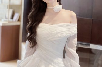 [🆕🇻🇳] Joséphine 👕 Top1Fashion 👗  𝐒𝐡𝐞 𝐛𝐫𝐨𝐮𝐠𝐡𝐭 𝐚 𝐯𝐞𝐫𝐲 𝐩𝐨𝐬𝐢𝐭𝐢𝐯𝐞 𝐞𝐧𝐞𝐫𝐠𝐲 𝐰𝐡𝐞𝐧 𝐰𝐞𝐚𝐫𝐢𝐧𝐠 𝐚 𝐰𝐡𝐢𝐭𝐞 𝐝𝐫𝐞𝐬𝐬Trong Hestia Dress, Ms. Trần Hạnh tỏa sáng như một cánh nụ hoa thuần khiết, làm lung linh và , shares-83✔️ , likes-21K❤️️ , date-2024-06-02 07:28:36🇻🇳🇻🇳🇻🇳📰🆕