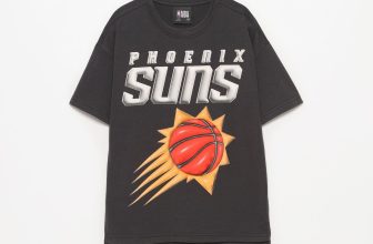 [🆕🇻🇳]  𝐀𝐥𝐯𝐢𝐧 & 𝐁𝐫𝐨𝐭𝐡𝐞𝐫 – 𝘒𝘪𝘥𝘴 𝘈𝘶𝘵𝘩𝘦𝘯𝘵𝘪𝘤 – Quần áo trẻ em nhập khẩu từ Mỹ 😎❤️️⭐️ 𝐑𝐮𝐛𝐛𝐞𝐫𝐢𝐬𝐞𝐝 𝐏𝐡𝐨𝐞𝐧𝐢𝐱 𝐍𝐁𝐀 𝐓-𝐬𝐡𝐢𝐫𝐭
𝐑𝐮𝐛𝐛𝐞𝐫𝐢𝐬𝐞𝐝 𝐏𝐡𝐨𝐞𝐧𝐢𝐱 𝐍𝐁𝐀 𝐩𝐥𝐮𝐬𝐡 𝐁𝐞𝐫𝐦𝐮𝐝𝐚 𝐬𝐡𝐨𝐫𝐭𝐬Bộ đồ gồm áo thun ngắn tay cổ tròn có in hình Phoenix Suns NBA bằng cao su ở mặ , shares-0✔️ , likes-2❤️️ , date-2024-06-08 00:00:10🇻🇳🇻🇳🇻🇳📰🆕