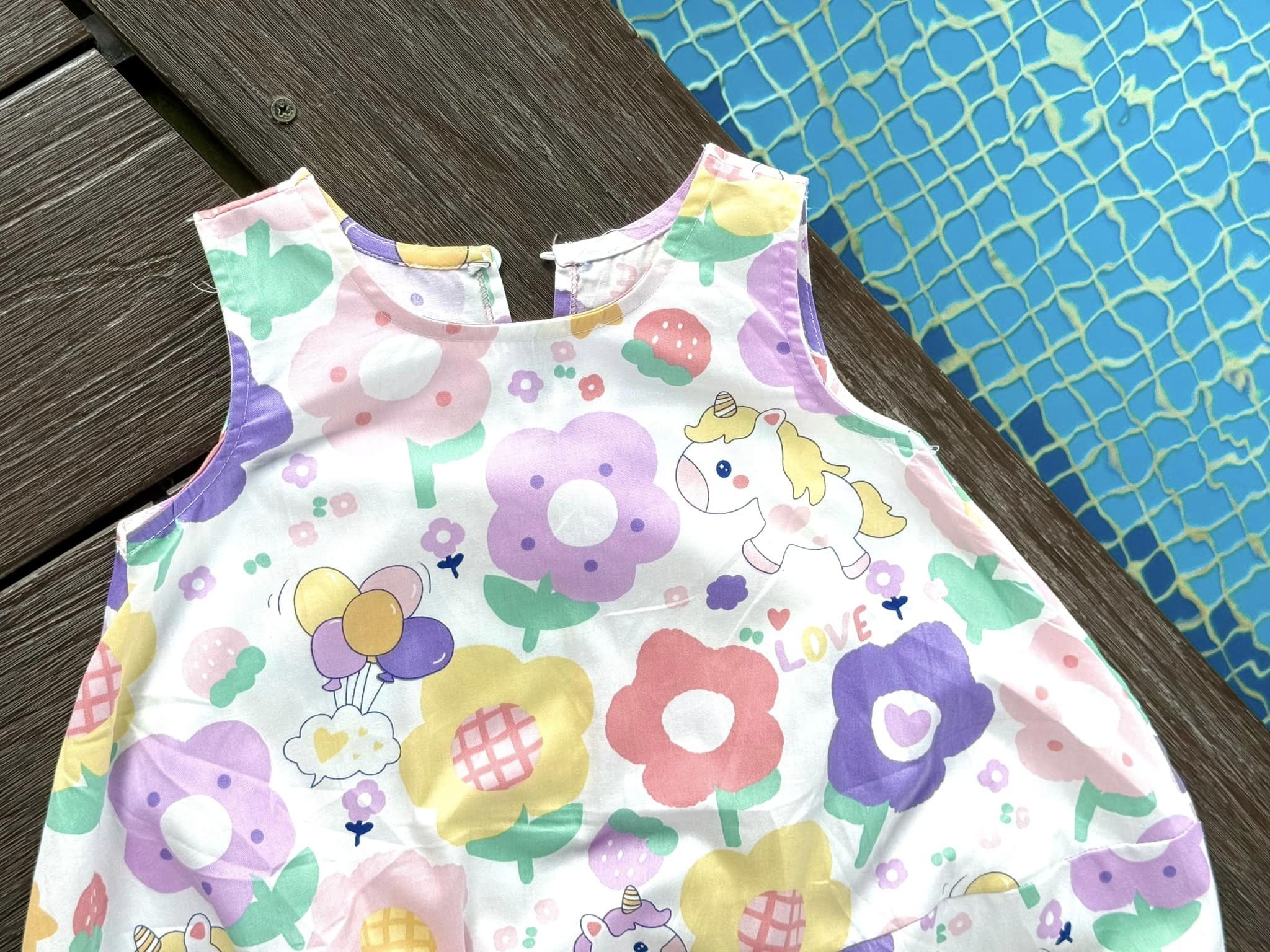 [🆕🇻🇳] Nhà Em Bé – Của hàng quần áo trẻ em 🧑‍🧒❤️️👶⭐️  Váy kiểu bí dáng lạ mắt hoạ tiết hoa sắc màu dễ thương.
Mẫu này shop em vừa về thêm số lượng, đủ màu đủ size cho bé đi chơi hè. Mời các mom ạ
Size 80-130  , shares-0✔️ , likes-3❤️️ , date-2024-06-10 18:57:55🇻🇳🇻🇳🇻🇳📰🆕