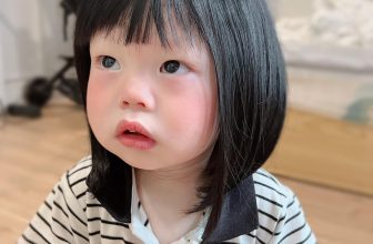 [🆕🇻🇳]  Hello Bébe ▪️ Shop chuyên order Quảng Châu 🧑‍🧒❤️️👶⭐️ Khách hỏi tóc giả cho bé gái có ngứa không? Cu Panda nhà em ngồi xem tivi 30p không thèm tháo xuống đây ạ  Tóc mượt, không ngứa, dễ tạo kiểu ạ :)) còn rất  , shares-0✔️ , likes-2❤️️ , date-2024-06-20 00:50:36🇻🇳🇻🇳🇻🇳📰🆕