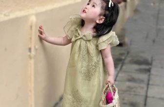 [🆕🇻🇳] L’Casta Viet Nam- Đồ trẻ em 🧑‍🧒❤️️👶⭐️  Chiếc váy sale hời quá trời hời! Bay cực nhanh trong mấy ngày sale gần đây.
Có cả màu trắng kem cho mẹ nào thích tôn da cho bé nữa nha.
195k – size 8- , shares-0✔️ , likes-4❤️️ , date-2024-06-16 22:47:35🇻🇳🇻🇳🇻🇳📰🆕