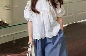 [🆕🇻🇳]  Tiệm cô Kul by Dinh Thuong luôn mang tới những sản phẩm chất lượng, đẹp mắt, theo trend 🧑‍🧒❤️️👶⭐️ Eo ui xinh quá thể luôn. Áo dáng baby doll xinh sang nhẹ nhàng. Quần jean mềm sụn, cạp chun siêu thoải mái. Màu trắng mix jean nó cứ bị nổi. Set này thời t , shares-0✔️ , likes-1❤️️ , date-2024-06-18 08:28:32🇻🇳🇻🇳🇻🇳📰🆕