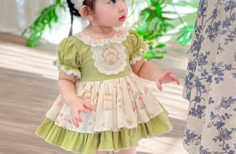 [🆕🇻🇳]  BB design – Chuyên đồ thiết kế dành cho mẹ và công chúa nhỏ 🧑‍🧒❤️️👶⭐️ Ấp ủ mẫu này mấy tháng mới lựa được vải hợp.  Hàng thiết kế nhà e luôn có nét riêng ạ. Form váy bồng xoè tự nhiên, chất vải mát, mềm mịn. Gu tiểu thư thanh , shares-7✔️ , likes-100❤️️ , date-2024-06-20 00:18:31🇻🇳🇻🇳🇻🇳📰🆕