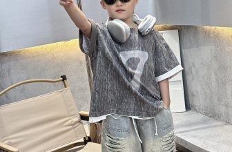 [🆕🇻🇳]  CHUNKids.vn – (Chun Kids )-Cửa hàng quần áo sơ sinh & trẻ em 🧑‍🧒❤️️👶⭐️ Set bố số 7 đính đá lấp lánh sang sịn mịn luôn các Mom ơiiii
Áo cotton cao cấp, dày dặn mà mát lịm nha
Set gồm cả áo + quần jean như hình
Full size 18-> , shares-0✔️ , likes-14❤️️ , date-2024-06-18 16:34:49🇻🇳🇻🇳🇻🇳📰🆕