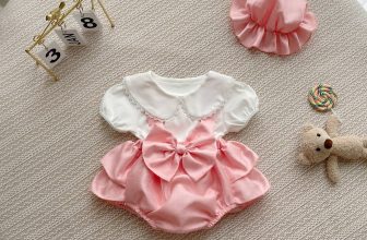 [🆕🇻🇳]  Babi Shop-Đồ thiết kế cho công chúa nhỏ của Mẹ! 🧑‍🧒❤️️👶⭐️  Set áo tiểu thư trắng kèm yếm hồng nhũ – BB91
Chất liệu: Áo cotton tăm Hàn &  yếm tafa nhũ ngọc trai
Size: sơ sinh -12kg
——————————————
Shopee:
S , shares-0✔️ , likes-9❤️️ , date-2024-06-29 15:00:04🇻🇳🇻🇳🇻🇳📰🆕