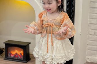 [🆕🇻🇳]  BB design – Chuyên đồ thiết kế dành cho mẹ và công chúa nhỏ 🧑‍🧒❤️️👶⭐️ Set đồ xinh kèm khoác cho bé. Chân váy bồng bềnh, mẹ phối với áo gì cũng xinh. Chất thun lưới nên mẹ không lo nóng quá đâu ạ.Set khoác cam: 199kChất li , shares-2✔️ , likes-27❤️️ , date-2024-06-26 00:05:03🇻🇳🇻🇳🇻🇳📰🆕