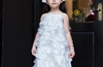 [🆕🇻🇳] HEHEHIHI – Cửa hàng nhỏ bán quần áo 🧑‍🧒❤️️👶⭐️ 𝐄𝐦 𝐛𝐞́ 𝐦𝐚̣̆𝐜 đ𝐚̂̀𝐦 𝐭𝐫𝐚̆́𝐧𝐠 đ𝐢́𝐧𝐡 đ𝐚́ 𝐲𝐞̂𝐮 𝐱𝐢̉𝐮 𝐥𝐮𝐧𝐧Thiết kế 2 dây cổ yếm bé mặc mùa hè siêu thoáng mát, tầng voan nào cũng đính đá đính ngọc lấp lánh chắ , shares-1✔️ , likes-50❤️️ , date-2024-06-22 05:26:33🇻🇳🇻🇳🇻🇳📰🆕