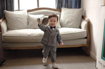 [🆕🇻🇳]  MMKID aims to bring kids the most high fashionable and high quality party design 🧑‍🧒❤️️👶⭐️ Kid’s boy vest 4 pieces in Grey, 1st Partywears, wedding party wears for kids.
Available now at MMKID
#sinhnhatchobe #vestchobetrai #kidspartyweardress #1 , shares-0✔️ , likes-3❤️️ , date-2024-06-26 14:37:10🇻🇳🇻🇳🇻🇳📰🆕