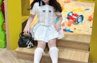 [🆕🇻🇳] Piza Mama & Kid – Chuyên giày dép – phụ kiện cần thiết cho bé 🧑‍🧒❤️️👶⭐️  Sao cái mẫu giày búp bê basic này nó sang xịn quá Mẹ ơi. Không bao giờ lo lỗi mốt luôn ạ.
Shop có đủ giày và tất xinh Mẹ nhé.
Full size 21 – 36.
, shares-0✔️ , likes-10❤️️ , date-2024-06-30 19:53:46🇻🇳🇻🇳🇻🇳📰🆕