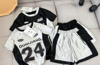 [🆕🇻🇳] Cẩm Vân Nguyễn – Thời trang cho bé yêu 🧑‍🧒❤️️👶⭐️ Sét bộ thể thao tráng bạc số 24 cực xịn xò ,chất poly mềm mát
Em còn lẻ sz xả lỗ nốt 155k xả còn #89k ạ
Sz:9-28kg
, shares-0✔️ , likes-41❤️️ , date-2024-06-29 15:16:52🇻🇳🇻🇳🇻🇳📰🆕