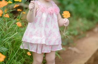 [🆕🇻🇳]  BB design – Chuyên đồ thiết kế dành cho mẹ và công chúa nhỏ 🧑‍🧒❤️️👶⭐️ Bánh bèo bánh nậm này xinh yêu quá.  E mua đc cây vải xịn giá rẻ, số lượng có hạn, không tái sản xuất ạ.
Set tơ nhí hồng: 195k
Set gồm: áo + chân váy liền , shares-2✔️ , likes-23❤️️ , date-2024-06-28 19:03:13🇻🇳🇻🇳🇻🇳📰🆕