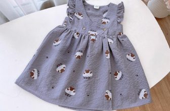 [🆕🇻🇳]  Bí Ngô baby shop – Chuyên quần áo bé gái 8-30kg (1- 9 tuổi) 😎❤️️⭐️ VÁY THÔ XỐP NHĂN GẤU
————-
Dáng này hay quá ta. Tay cánh tiên xinh xắn. Chiếc cổ V phối 3 vạt áo trang trí với 2 chiếc cúc đính 2 bên xinh quá. Họa tiết  , shares-0✔️ , likes-0❤️️ , date-2024-07-01 13:54:19🇻🇳🇻🇳🇻🇳📰🆕