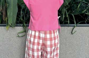 [🆕🇻🇳] Nhà Em Bé – Của hàng quần áo trẻ em 🧑‍🧒❤️️👶⭐️ ###{new arrival}###Bộ áo ngắn cổ vuông nút sau lưng quần dài, phong cách Korea style cho mẹ nào mê Hàn xẻng, chất vải rất xịn, đường may đẹp, ko 1 cọng  , shares-0✔️ , likes-1❤️️ , date-2024-07-01 05:47:31🇻🇳🇻🇳🇻🇳📰🆕