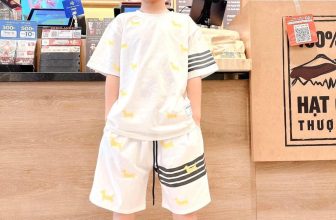 [🆕🇻🇳] KT Kids – Thời Trang Trẻ Em – Chúng tôi chuyên cung cấp quần áo trẻ em cho bé , giá tại xưởng 🧑‍🧒❤️️👶⭐️ 𝙏𝙃𝙊𝙈 𝘽𝙍𝙊𝙒𝙉 𝙉𝑬́𝙏 𝘾𝑨̆𝙉𝙂
————————~~~——————————
Giới thiệu Sét bộ 𝐓𝐇𝐎𝐌 𝐁𝐑𝐎𝐖𝐍 siêu hót, sang trọng, lịch lãm cho bé trai. ĐƠN GIẢN mà SANG.
Nguyên bộ thun cotto , shares-0✔️ , likes-4❤️️ , date-2024-07-02 19:10:43🇻🇳🇻🇳🇻🇳📰🆕