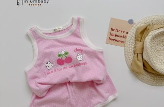 [🆕🇻🇳]  MiniumBaby – thương hiệu thời trang thiết kế chất lượng cao dành cho trẻ em 🧑‍🧒❤️️👶⭐️ 𝐍𝐀̆́𝐍𝐆 𝐇𝐀̣ |Áo ba lỗ xinh xắn bé mê tít thoải mái vui chơi.
Nắng nóng chẳng cần lo nhiều vì đã có thiết kế ba lỗ nhà Minium, mang đến cho em sự thoải mái,  , shares-15✔️ , likes-315❤️️ , date-2024-06-30 14:30:11🇻🇳🇻🇳🇻🇳📰🆕