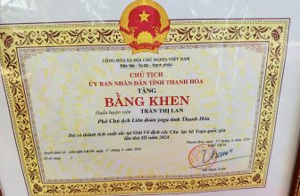 [🆕🇻🇳] Ula Lan Trần (Ula Namaste Yoga) – Hệ Thống Trung Tâm Đào Tạo Ula namaste Yoga 🧘 Top1Yoga 🤸🏻‍♀️ Lịch sử lập lại sau 4 năm với Yoga Xứ Thanh
Nhận tấm Bằng Khen của Chủ Tịch Uỷ Ban Nhân Dân Tỉnh Thanh Hoá trong một sự kiện trọng đại này, một dấu mốc lớn , shares-0✔️ , likes-17❤️️ , date-2024-07-01 12:29:49🇻🇳🇻🇳🇻🇳📰🆕