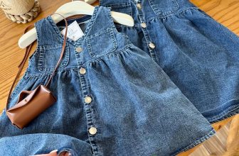 [🆕🇻🇳]  Bí Ngô baby shop – Chuyên quần áo bé gái 8-30kg (1- 9 tuổi) 😎❤️️⭐️ 𝐌ộ𝐭 𝐧ụ 𝐜ườ𝐢 𝐛ằ𝐧𝐠 𝐦ườ𝐢 𝐭𝐡𝐚𝐧𝐠 𝐭𝐡𝐮ố𝐜 𝐛ổ
Sét 𝐱𝐢𝐧𝐡 𝐭𝐡ế 𝐧à𝐲 𝐦ẹ đã đổ 𝐡𝐚𝐲 chưa
——————
váy bò sát nách làm mưa làm gió đây ạ
Váy dễ mặc dễ phối với mọi loại tra , shares-0✔️ , likes-0❤️️ , date-2024-07-03 13:30:50🇻🇳🇻🇳🇻🇳📰🆕