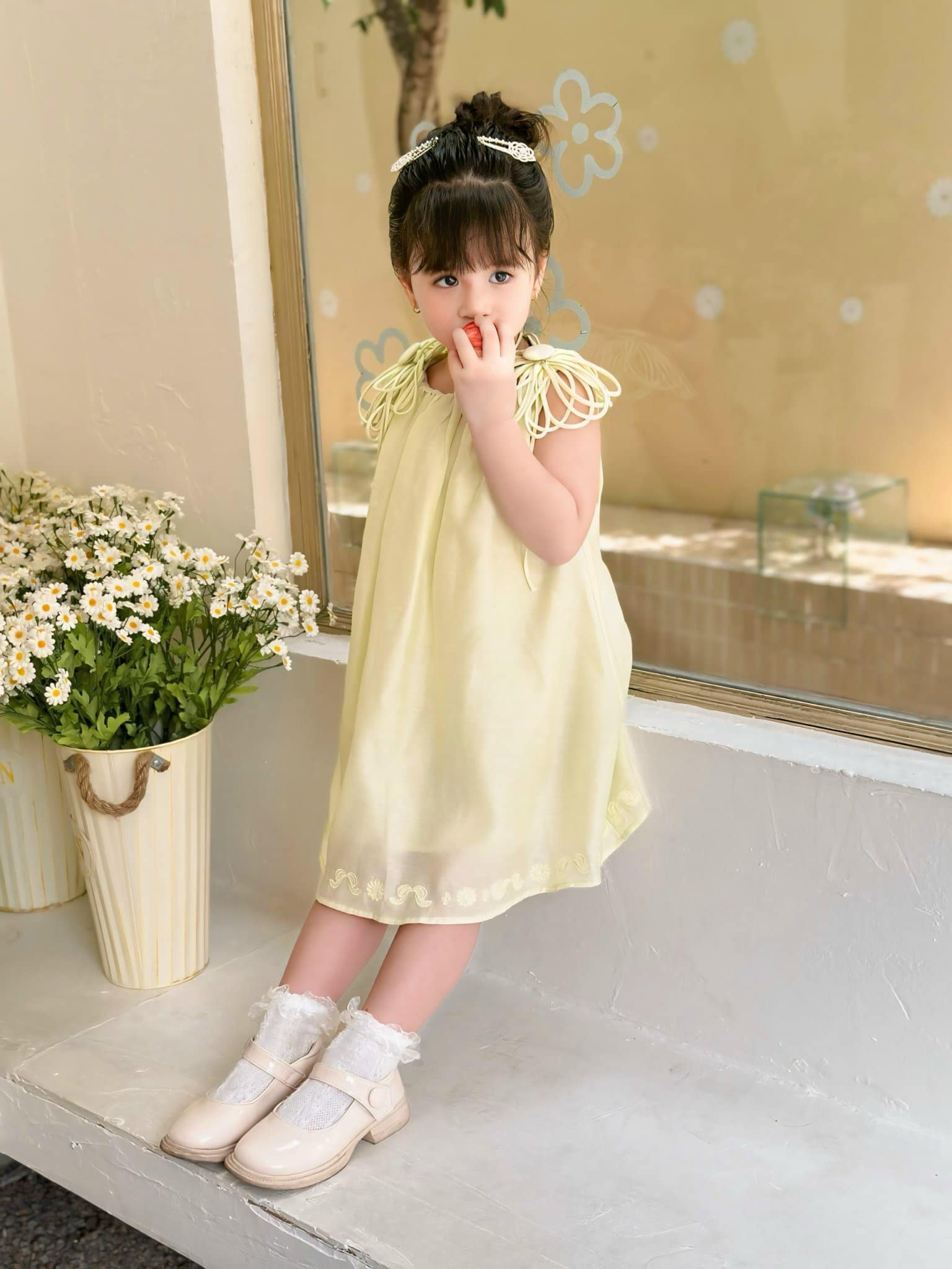 [🆕🇻🇳] HEHEHIHI – Cửa hàng nhỏ bán quần áo 🧑‍🧒❤️️👶⭐️ Hãy để một mùa hè của bé ngập tràn màu sắc cùng váy xinh nhà HEHI nha các mẹ ơi 

Chất liệu tơ đũi mềm mại, mặc mùa hè siêu mê 
Hai bông hoa trên vai làm n , shares-1✔️ , likes-9❤️️ , date-2024-07-04 23:41:43🇻🇳🇻🇳🇻🇳📰🆕