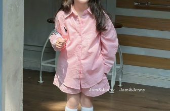 [🆕🇻🇳]  T&T Kids – Thay Ba Mẹ Mang Yêu Thương Đến Các Bé 🧑‍🧒❤️️👶⭐️ Mùa du lịch , mùa khai giảng cần lắm những bộ lịch sự như này ạ
Em lên sét bộ ngựa phom sơmi xinh quá
Màu Hồng baby yêu ơi là yêu  chỉ #150kkkk
Size:  , shares-0✔️ , likes-0❤️️ , date-2024-07-03 20:58:24🇻🇳🇻🇳🇻🇳📰🆕