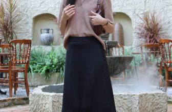 [🆕🇻🇳] SHEMODA  👕 Top1Fashion 👗  𝐁𝐑𝐎𝐖𝐍 𝐊𝐍𝐈𝐓 𝐓𝐎𝐏 𝐱 𝐏𝐑𝐄𝐌𝐈𝐔𝐌 𝐋𝐎𝐍𝐆 𝐒𝐈𝐋𝐊 𝐒𝐊𝐈𝐑𝐓–Áo top chất liệu dệt kim dày vừa phải. Dáng cổ V trẻ trung và hiện đại. Tông màu be nâu trendy và tôn da kết  , shares-0✔️ , likes-7❤️️ , date-2024-07-05 23:41:39🇻🇳🇻🇳🇻🇳📰🆕