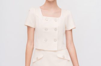 [🆕🇻🇳] CATHERINE – Thiết kế vô cùng tinh tế, tỉ mỉ trong từng chi tiết 👕 Top1Fashion 👗  𝐂𝐚𝐭𝐡𝐞𝐫𝐢𝐧𝐞 𝐏𝐫𝐞𝐦𝐢𝐮𝐦
Chào tuần mới nhiều niềm vui và tràn đầy năng lượng các chị nhé!
TRANG NHÃ & TINH TẾ với set áo váy tone màu kem.
+ Skirt lưng cao, che  , shares-0✔️ , likes-2❤️️ , date-2024-07-07 16:27:48🇻🇳🇻🇳🇻🇳📰🆕