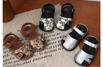 [🆕🇻🇳]  Penguin Bebe – Chuyên order cho bé 🧑‍🧒❤️️👶⭐️ Mã giày dành riêng cho công chúa quá xuất sắc. Màu sắc và hoạ tiết vintage dễ phối đồ. Em này dự là sẽ sold out rất nhanh đó ạ nên mom order liền cho bé nh , shares-0✔️ , likes-0❤️️ , date-2024-07-07 17:12:47🇻🇳🇻🇳🇻🇳📰🆕