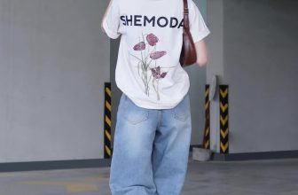 [🆕🇻🇳] SHEMODA  👕 Top1Fashion 👗  𝐒𝐇𝐄𝐌𝐎𝐃𝐀 𝐒𝐈𝐆𝐍𝐀𝐓𝐔𝐑𝐄 𝐓𝐒𝐇𝐈𝐑𝐓  𝐗 𝐑𝐈𝐏𝐏𝐄𝐃 𝐉𝐄𝐀𝐍𝐒
–Mẫu áo thun hoạ tiết hình in bông hoa sau áo ấn tượng. Sử dụng chất lượng in Pet siêu chuẩn và định lượng cott , shares-0✔️ , likes-5❤️️ , date-2024-07-04 14:39:52🇻🇳🇻🇳🇻🇳📰🆕
