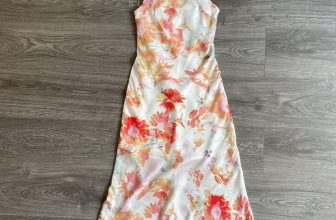 [🆕🇻🇳] ViS Store 👕 Top1Fashion 👗  H0/BS SILK DRESS
Đầm dây form midi trẻ trung, họa tiết xinh xắn. Chất lụa gân chéo mềm mại, mịn mát, có lót vải cotton mịn bên trong
☞sp00085860
FREESHI , shares-1✔️ , likes-7❤️️ , date-2024-07-07 13:48:22🇻🇳🇻🇳🇻🇳📰🆕