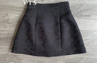 [🆕🇻🇳] ViS Store 👕 Top1Fashion 👗  H0/BS MINI  SKIRT
Chân váy ngắn dài 40cm . Form A thoải mái trẻ trung, có độ đứng form. Nổ.i bật với chất liệu vải lụa gấm hoa mịn đẹp và mát. Có short v , shares-0✔️ , likes-2❤️️ , date-2024-07-08 13:42:39🇻🇳🇻🇳🇻🇳📰🆕