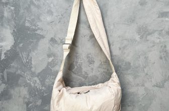 [🆕🇻🇳] Tiệm của Xoăn – Mua sắm & bán lẻ 🧑‍🧒❤️️👶⭐️ SOLD
Túi chéo( le.coq)
– Size ngang 35cm, cao 24cm, đáy 8cm
– Cond 8/9 hình 6,7 có vết ạ, hình 8 có vết ngả vàng mờ bên hông, tổng thể nhìn sát mới thấy ạ, , shares-0✔️ , likes-1❤️️ , date-2024-07-10 16:59:03🇻🇳🇻🇳🇻🇳📰🆕