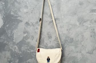 [🆕🇻🇳] Tiệm của Xoăn – Mua sắm & bán lẻ 🧑‍🧒❤️️👶⭐️ SOLD
Túi chéo
– Size ngang 20cm, cao 17cm, đáy 5cm
– Cond 8/9 hình 8,9 có vết đen, túi màu kem ạ, chất vải chấm liti ạBạn vui lòng đọc kĩ và xem hình tr , shares-0✔️ , likes-0❤️️ , date-2024-07-10 16:47:23🇻🇳🇻🇳🇻🇳📰🆕