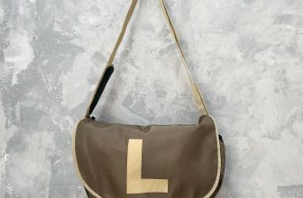 [🆕🇻🇳] Tiệm của Xoăn – Mua sắm & bán lẻ 🧑‍🧒❤️️👶⭐️ 220.000
Túi chéo ( le.e)
– Size ngang 41cm, cao 31cm, đáy 11cm
– Cond 8/9 hình 3 có vết mờ ngay chữ, hình 5 có vết chấm vàng, tem bên hông ạ, tông rêu ạ, c , shares-0✔️ , likes-0❤️️ , date-2024-07-10 17:07:13🇻🇳🇻🇳🇻🇳📰🆕