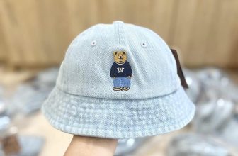 [🆕🇻🇳] Chang’s store – kids 🧑‍🧒❤️️👶⭐️ Mũ gấu mà cháu nào cũng mê. Chất jean dày dặn đứng form, logo thêu sắc nét xịn xò lắm luôn. E về cả lưỡi trai và vành hợp cho cả bé trai và gái nhé bame .  , shares-1✔️ , likes-44❤️️ , date-2024-07-07 00:37:33🇻🇳🇻🇳🇻🇳📰🆕