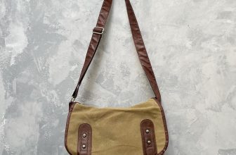 [🆕🇻🇳] Tiệm của Xoăn – Mua sắm & bán lẻ 🧑‍🧒❤️️👶⭐️ SOLD
Túi chéo
– Size ngang 36cm, cao 25cm, đáy 12cm
– Cond 8/9 tông nâu rêu, có bạc mà nhìn màu giống nhau lắm ạ, hình 6 có vết rách nhẹ( không ảnh hưởng g , shares-0✔️ , likes-0❤️️ , date-2024-07-10 17:12:31🇻🇳🇻🇳🇻🇳📰🆕