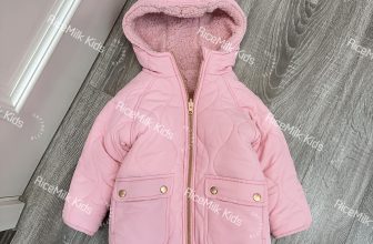 [🆕🇻🇳] RiceMilk Kids – thời trang trẻ em xuất khẩu 😎❤️️⭐️ Link shopee:
Áo khoác lót lông cừu dư xịn e dư được mấy cái, mẹ nào ưng nhắn e ạ. Chất mềm lót lông ấm lắm, màu hồng rất xinh.
3y 4y 6y 7y 8y
Link group  , shares-0✔️ , likes-5❤️️ , date-2024-07-09 03:35:42🇻🇳🇻🇳🇻🇳📰🆕